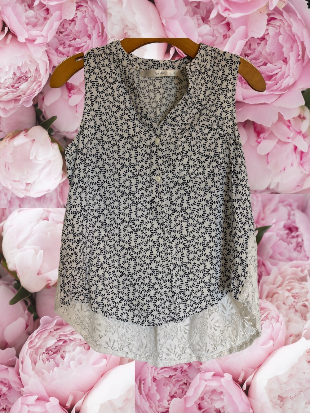 Sleeveless Button Up  V-Neck Top Blue White Floral Lace Detail Women’s Size S